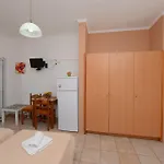 Roula's & Αχαράβη