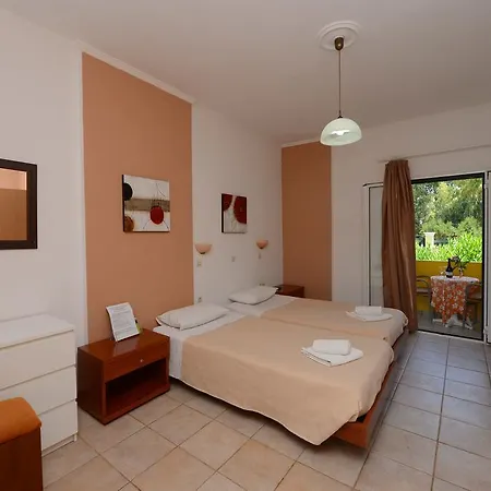 Roula's & Апартаменты Ахарави