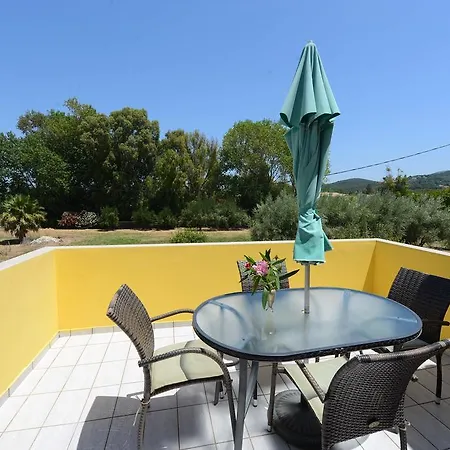 Roula's & Apartment *