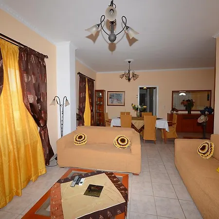 Roula's & * 아카라비