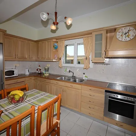 Roula's & * 아카라비